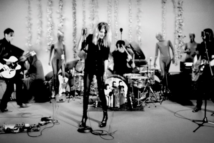The Dead Weather"I Feel Love (Every Million Miles)" (live video)