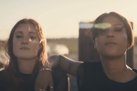 Meedogenloos Stevig Beginner Icona Pop "Girlfriend" (video) | Exclaim!