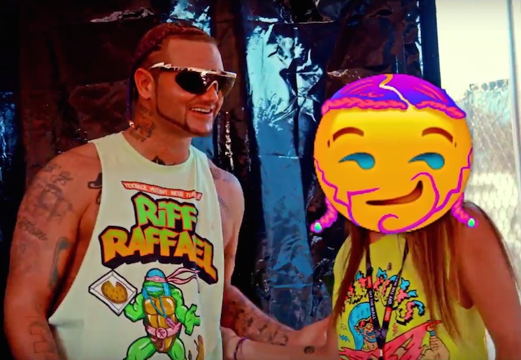 Riff Raff"Spazz Out" (ft. Travis Barker) (video)