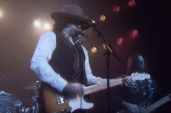 Jimmy Fallon Performs 'Hotline Bling' as Bob Dylan 