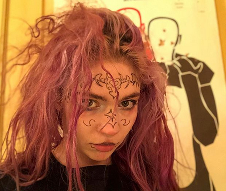 Grimes' Claims About Surgically Removing the Colour Blue from Her Vision Debunked by Science 