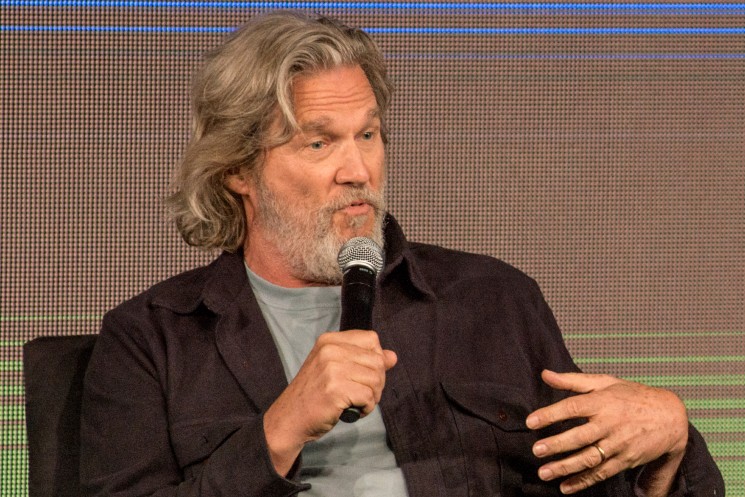 Jeff Bridges Was 'Pretty Close to Dying' After Contracting COVID During Chemotherapy 