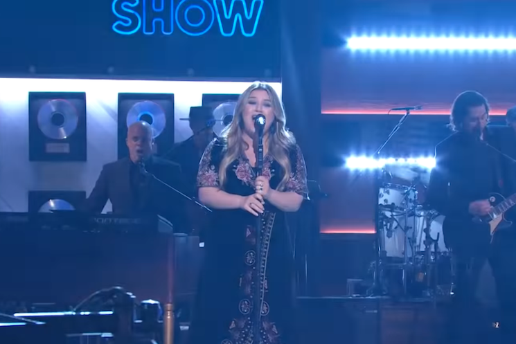 Kelly Clarkson Covers My Chemical Romance's 'Welcome to the Black Parade' 
 