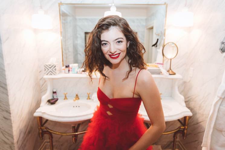 Lorde Responds to the Grammys with Ad in New Zealand Newspaper