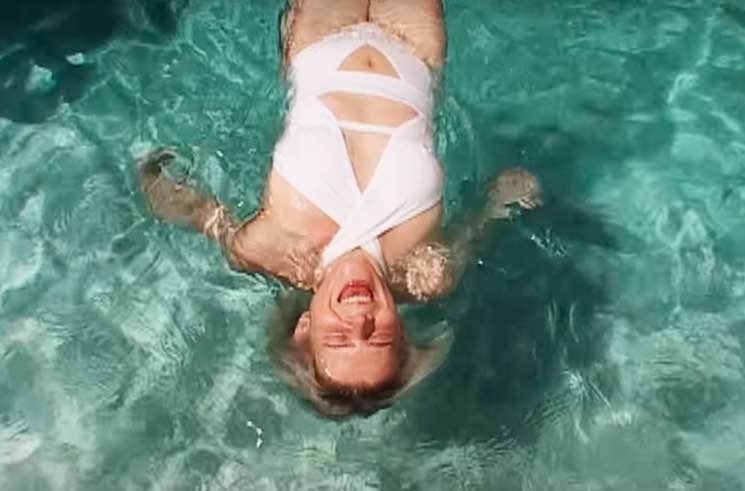​Robyn Parties in Ibiza in 'Between the Lines' Video 