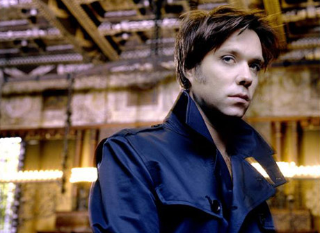 Silence, Please: Rufus Wainwright Bans Clapping During His Concerts 