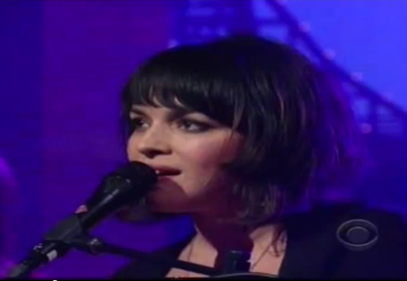 Norah Jones 'Happy Pills' / Full 'Live on Letterman' Performance (video)