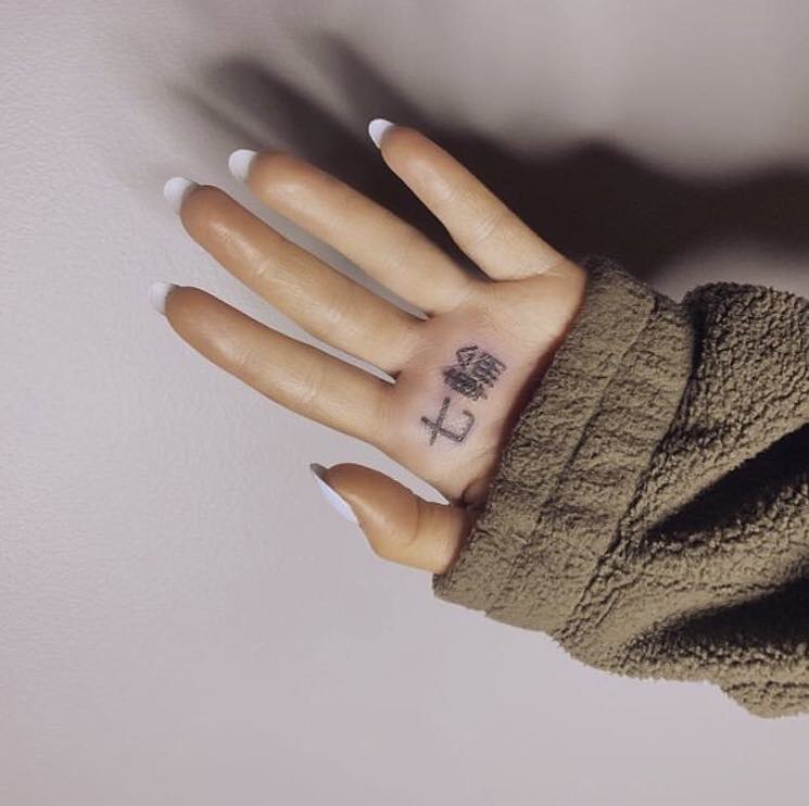 ​Ariana Grande's Japanese '7 rings' Tattoo Actually Means 'BBQ Grill' 