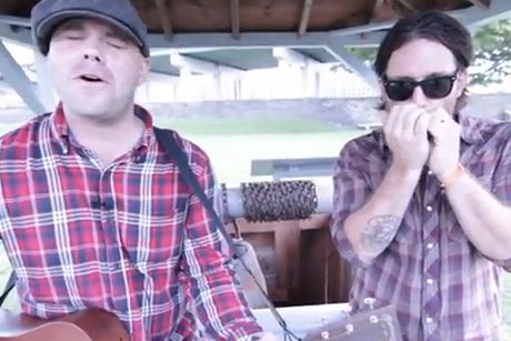 Chuck Coles and Chuck Ragan Perform 'Bottom of a Well' on Exclaim! TV