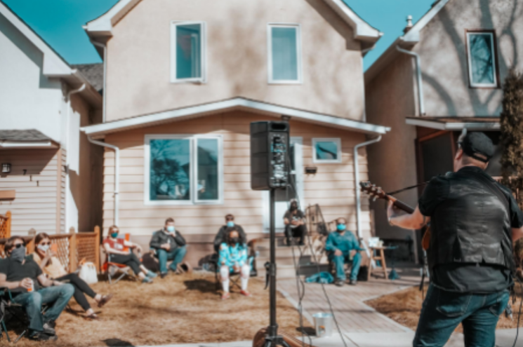 Curbside Concerts Brings Live Music to Your Front Door 