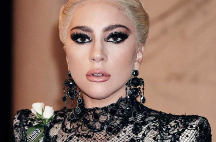 Lady Gaga Apologizes for Working with R. Kelly 