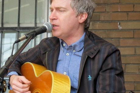 Nada Surf Perform 'Waiting for Something' 