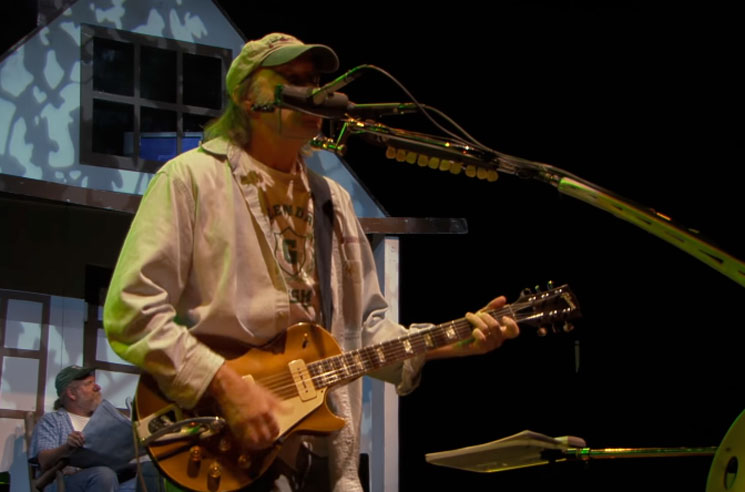 Neil Young Announces First Tour in Four Years 