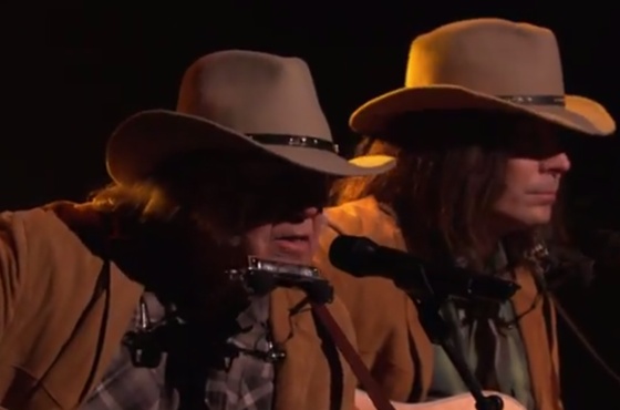 Neil Young 'Old Man' / 'Who's Gonna Stand Up' (ft. the Roots) (live on 'Fallon')