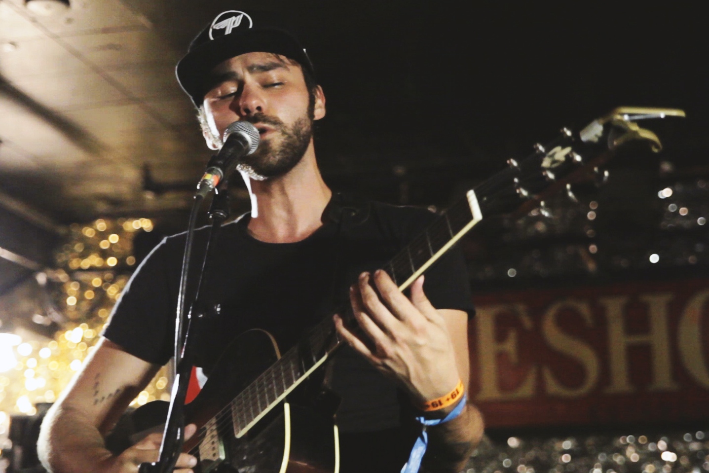 Shakey Graves 'Built to Roam' on Exclaim! TV